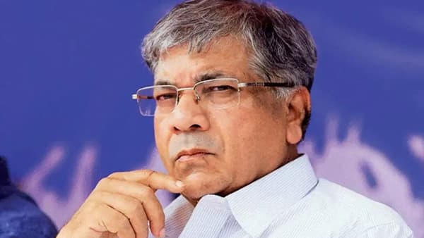 मोठी बातमी! अखेर 3 बड्या पक्षांना एमआयएमसोबत जाण्यास भाग पाडलं, प्रकाश आंबेडकरांची मोठी खेळी, घरातच 45 मिनिटांत ठरला प्लान