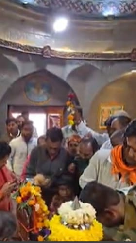 चतुर्थीनिमित्त अष्टविनायक ओझर नगरी सजली, विविध कार्यक्रमांचे आयोजन.