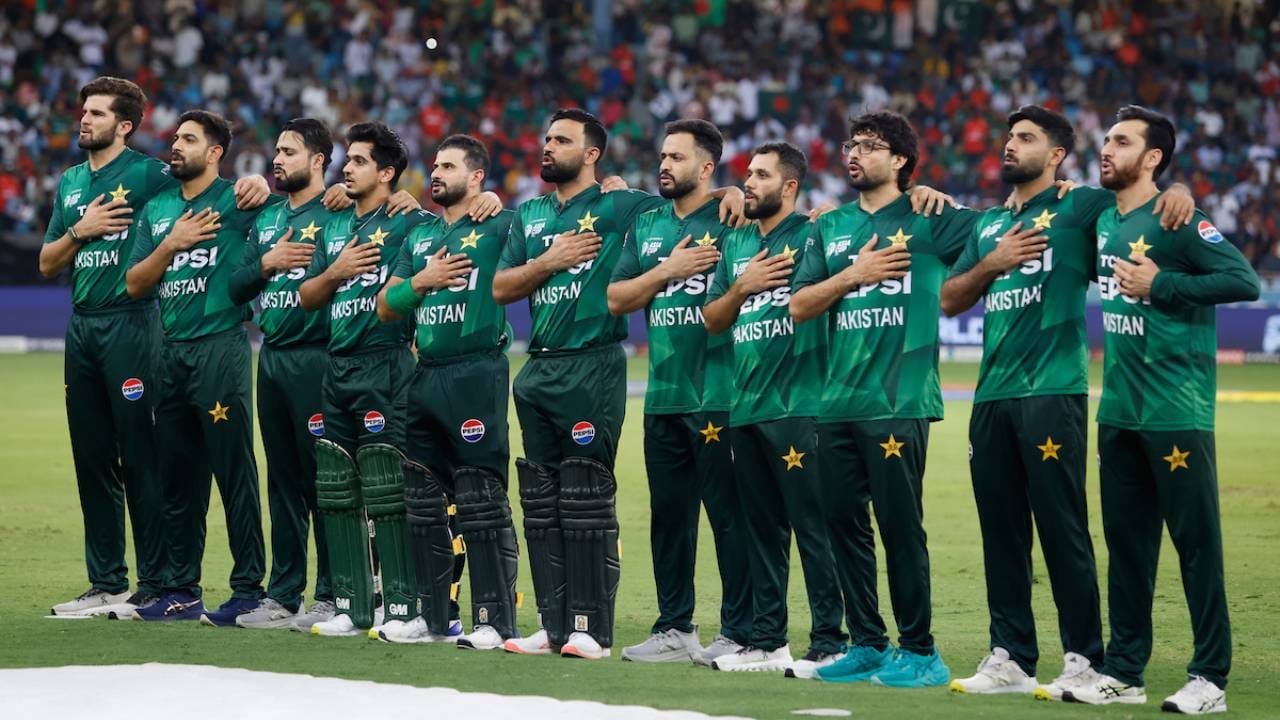 पाकिस्तानला टी20 वर्ल्डकप स्पर्धेत न खेळणं महागात पडू शकतं. कोणतंही क्रिकेट बोर्ड खेळाडूंना पाकिस्ता सुपर लीग स्पर्धेत खेळण्यासाठी एनओसी देणार नाही. त्यामुळे पाकिस्तान क्रिकेट बोर्डाचं नुकसान होईल. (Photo- ACC/Asian Cricket)