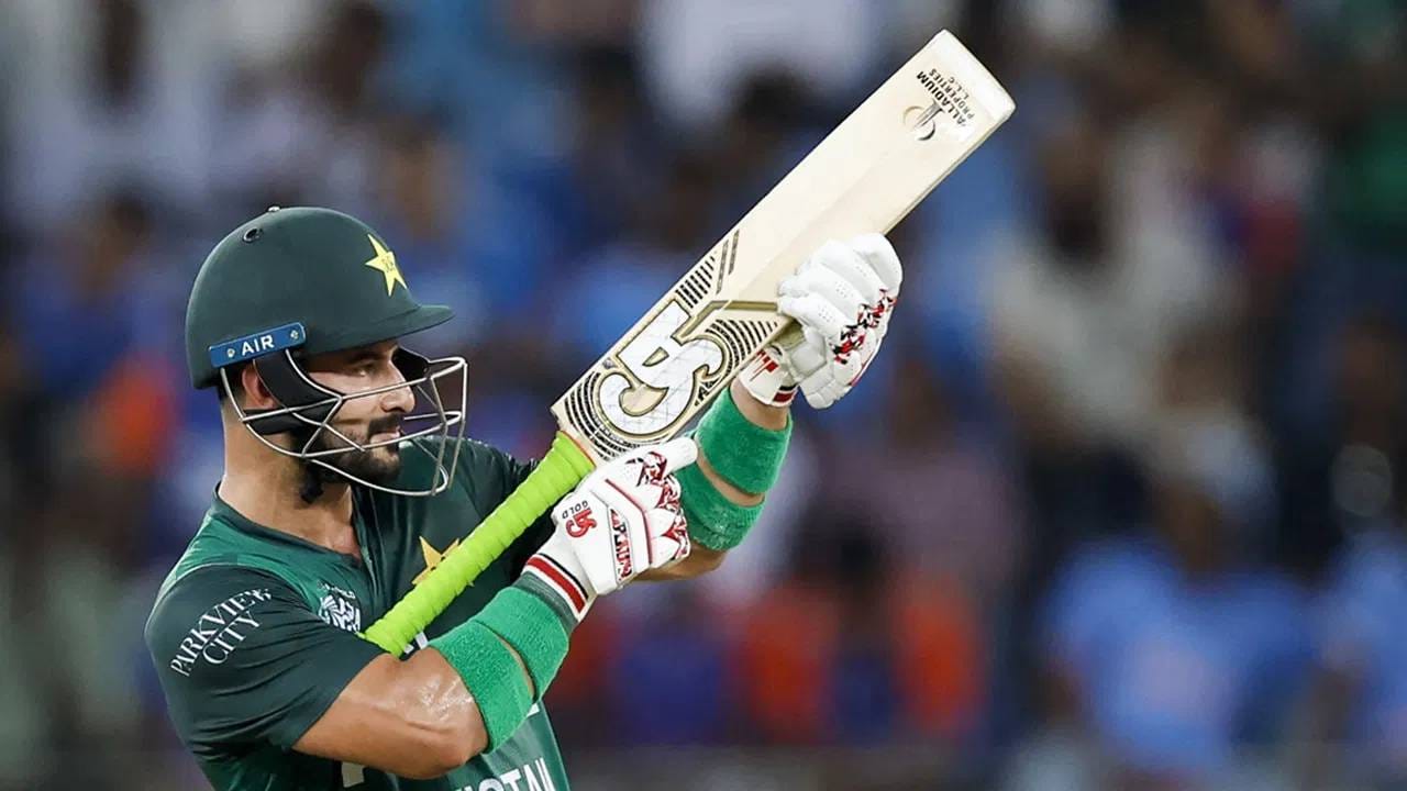 वर्ष 2025 ते आतापर्यंत पाकिस्तानचे 12 ओपनर शून्यावर बाद झाले आहेत. हा एक नकोसा विक्रम आहे. त्यामुळेच पाकिस्तानचा संघ पहिल्या स्थानावर पोहोचला आहे. पाकिस्तान एकमेव संघ असा आहे की त्याचे ओपनर फलंदाज 10 पेक्षा जास्त वेळा शून्यावर बाद झाले आहेत. (Photo- PTI) 