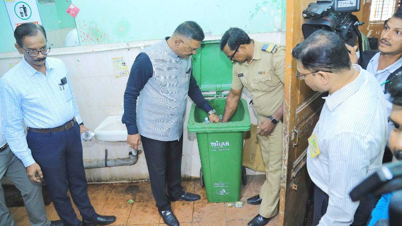 “परगावी कर्तव्य बजावणाऱ्या चालक-वाहकांसाठी विश्रांतीगृहांमध्ये उत्तम सुविधा उपलब्ध करून देण्यासाठी शासन प्रयत्नशील आहे. मात्र, अशा ठिकाणी मद्यपानासारखे निंदनीय कृत्य घडत असेल, तर ते केवळ शिस्तभंग नाही तर प्रवाशांच्या जीवाशी थेट खेळ करणारे अत्यंत धोकादायक कृत्य आहे” असे प्रताप सरनाईक म्हणाले. 