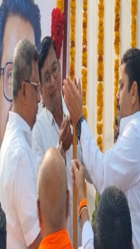 परळी शहर शिवसैनिकांच्या उपस्थितीत अभिवादनाचा कार्यक्रम