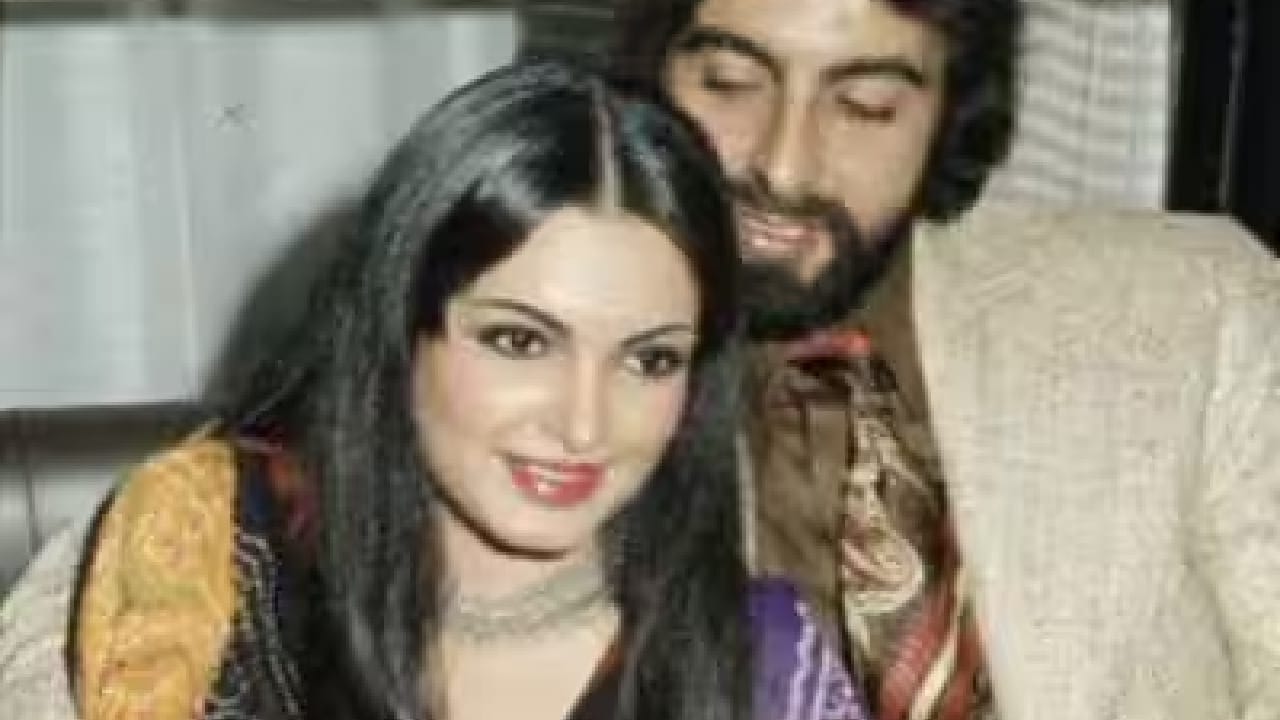 महेश भट्ट यांनी अनेकदा सांगितले आहे की, त्यांनी परवीन बाबींच्या उपचारासाठी खूप प्रयत्न केले. एका प्रसंगात वाद झाल्यानंतर भट्ट घर सोडून निघाले असता, परवीन त्यांना थांबवण्यासाठी कपड्यांशिवायच मुंबईच्या रस्त्यावर धावत गेल्या होत्या. त्यानंतर त्यांना घरी नेण्यात आले.