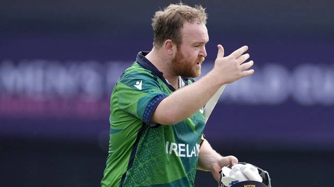 आयर्लंडचा कर्णधार पॉल स्टर्लिंगने टी20 क्रिकेट इतिहासात एका मोठ्या विक्रमाची नोंद केली आहे. यापूर्वी हा विक्रम रोहित शर्माच्या नावावर होता. पण आता पॉल स्टर्लिंगने हा विक्रम आपल्या नावावर केला आहे. युएईविरुद्ध सामना खेळण्यासाठी उतरताच हा विक्रम नोंदवला गेला. (PC-PTI)