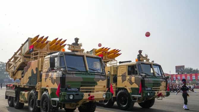 Pinaka Rocket System : भारताने या देशाला विकली सर्वात डेंजर पिनाका रॉकेट सिस्टिम, 44 सेकंदात 72 रॉकेट्स डागण्याची क्षमता