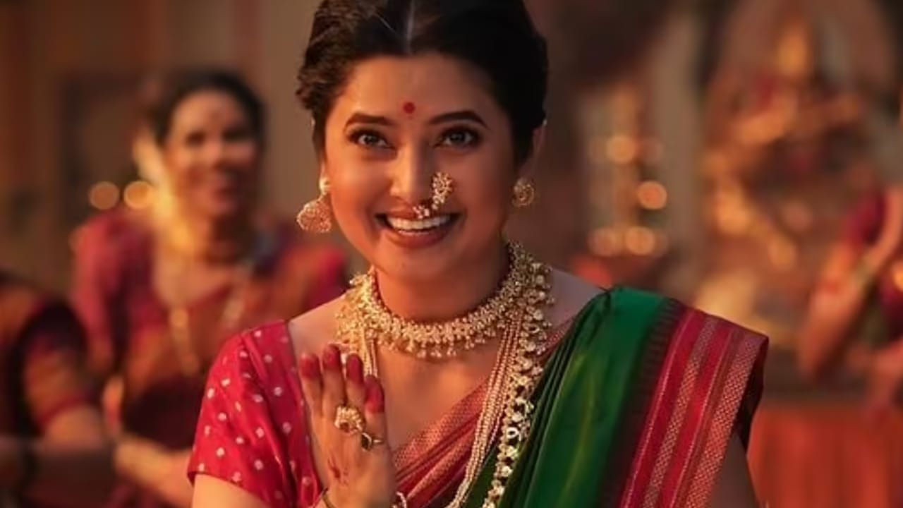 अभिनेत्रीने तिच्या इन्स्टाग्रामवर काही फोटो आणि व्हिडीओ शेअर केले आहेत. ज्यामध्ये ती 'रानबाजार' या वेबसीरिजनंतर आणखी एका नव्या वेबसीरिजमध्ये दिसणार आहे. यामुळे आता चाहत्यांना त्या वेबसीरिजबाबत आणखी उत्सुकता लागली आहे.