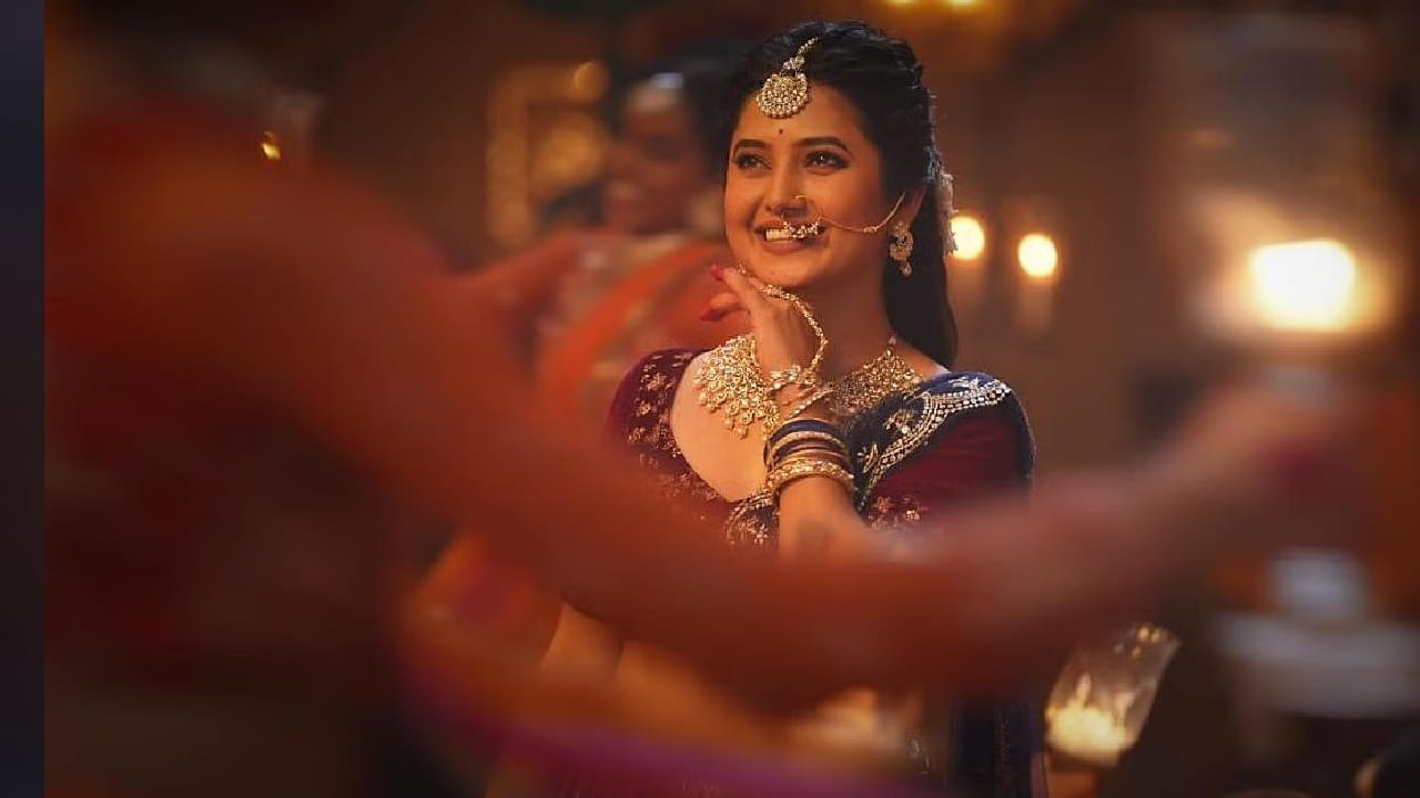 सोशल मीडियावर देखील तिचा मोठा चाहता वर्ग आहे. अशातच तिने तिच्या चाहत्यांसाठी एक आनंदाची बातमी शेअर केली आहे. ती लवकरच एका नव्या प्रोजेक्टमधून प्रेक्षकांच्या भेटीला येत आहे.