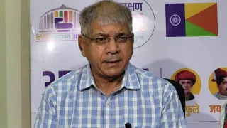 ऐन निवडणुकीत प्रकाश आंबेडकर यांचा मोठा दावा, म्हणाले, काँग्रेसकडे आता…