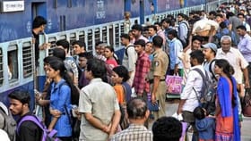 GK : रेल्वेत जनरल डबा पुढे किंवा मागेच का असतो?.