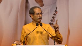 गद्दारांना 50 कोटी मिळाले, मीच जातो; मला किती मिळणार? उद्धव ठाकरे....