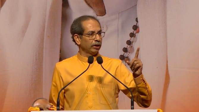 गद्दारांना 50 कोटी मिळाले, मीच जातो; मला किती मिळणार? उद्धव ठाकरे...