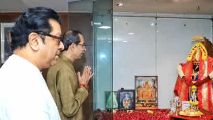 आधी बंधू भेट, नंतर भवानीमातेचं दर्शन अन् मग..; तब्बल 20 वर्षांनी राज ठाकरे शिवसेना भवनात, काय काय घडलं?