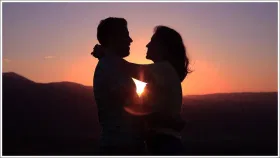 जोडीदार तुमच्यासारखा नाही? तरीही नातं आनंदी कसं राहू शकतं.