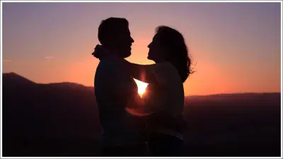 जोडीदार तुमच्यासारखा नाही? तरीही नातं आनंदी कसं राहू शकतं