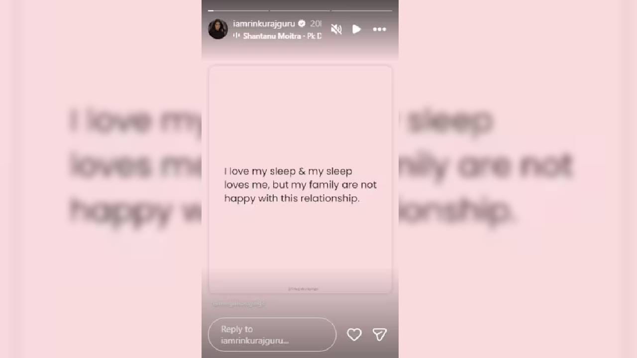 रिंकू सोशल मीडियावर खूप सक्रिय असते. ती सिनेमाच्या प्रमोशनसाठी फोटो-व्हिडीओ शेअर करते, तसेच इन्स्टाग्राम स्टोरीजवर व्हायरल कोट्स किंवा मजेदार पोस्ट्स टाकते. अलीकडे तिने एक मजेदार व्हायरल पोस्ट शेअर केली, ज्यात लिहिले होते की "मला माझी झोप खूप आवडते आणि माझ्या झोपेलाही मी आवडते. पण माझ्या कुटुंबाला हे नातं आवडत नाही." यातून तिने हलक्या-फुलक्या पद्धतीने सांगितले की, तिच्या कुटुंबाला न आवडणारे ते 'नाते' खरेतर तिच्या झोपेशी आहे!