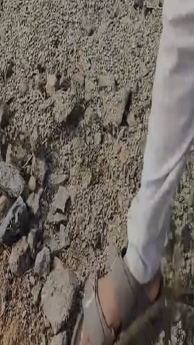 स्मशानभूमीकडे जाणारा रस्ता अवघ्या 10 दिवसात उखडला, लाखो रुपये खर्च.