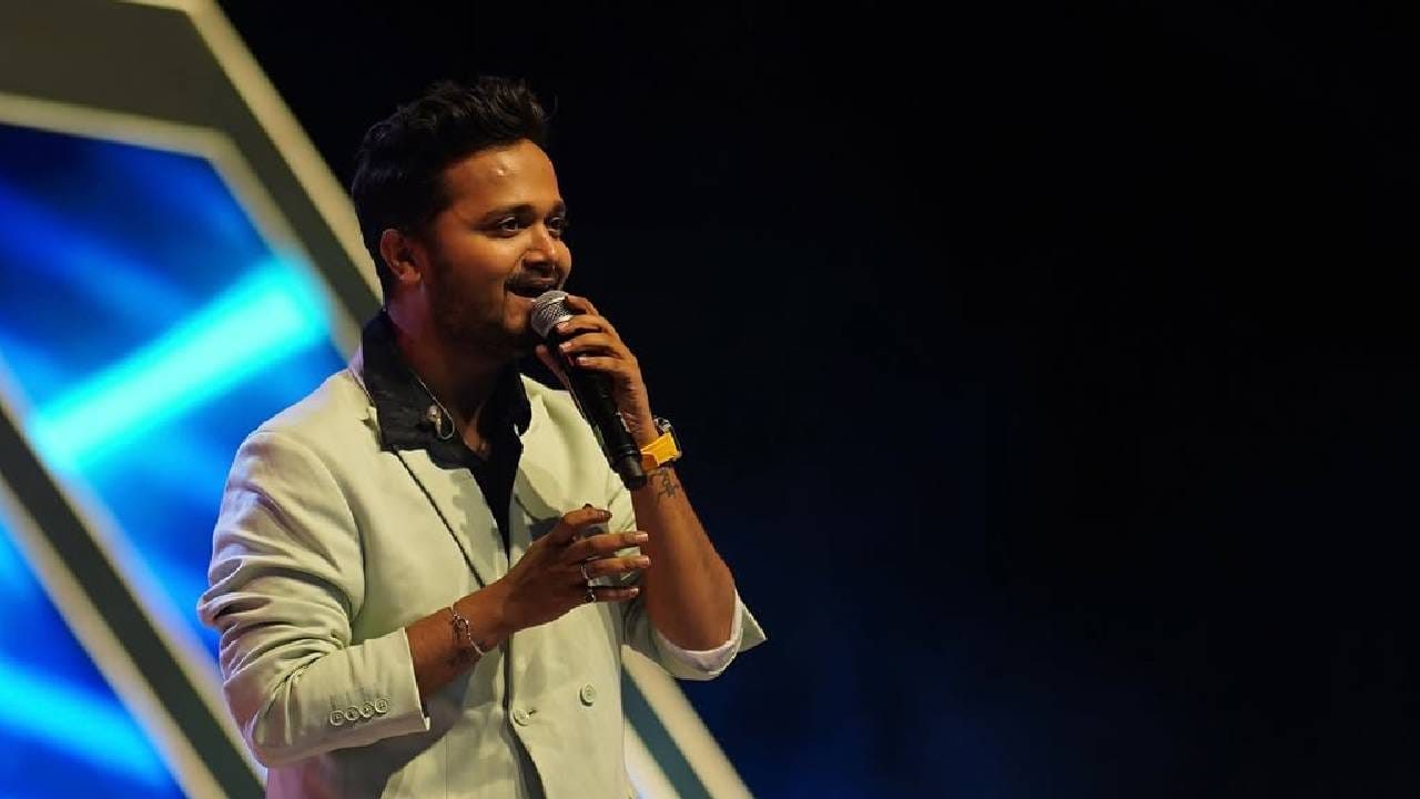 'सारेगमप लिटिल चॅम्प्स'मधून गायक रोहित राऊत घराघरात पोहोचला. त्यानंतर तो विविध रिअॅलिटी शोजमध्ये झळकला आणि मराठी कलाविश्वात आपली एक वेगळी ओळख निर्माण केली. अलीकडेच त्याने 'आय पॉपस्टार' या शोचंही विजेतेपद पटकाववलं होतं.