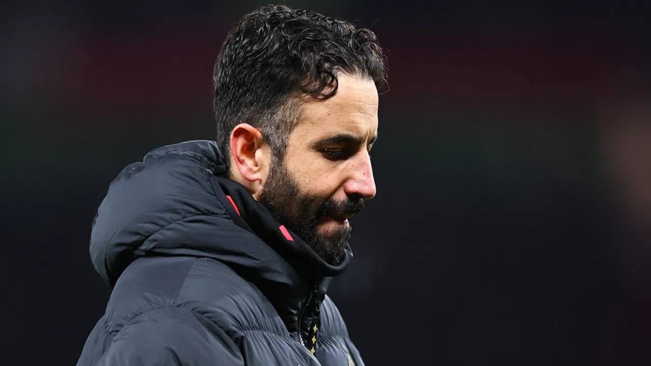 मागच्या वर्षी भारतीय क्रिकेट संघ इंग्लंड दौऱ्यावर गेला होता. तेव्हा मॅन्चेस्टर यूनाइटेडच्या कोचने टीम इंडियाच्या प्रशिक्षकांची भेट घेतली होती. गौतम गंभीरने रूबेन अमोरिमसोबत फोटोही काढला होता. (Photo: PTI)