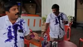 बारामतीतून मोठी बातमी! वंचितची नगराध्यक्षांवर शाईफेक, कारण....