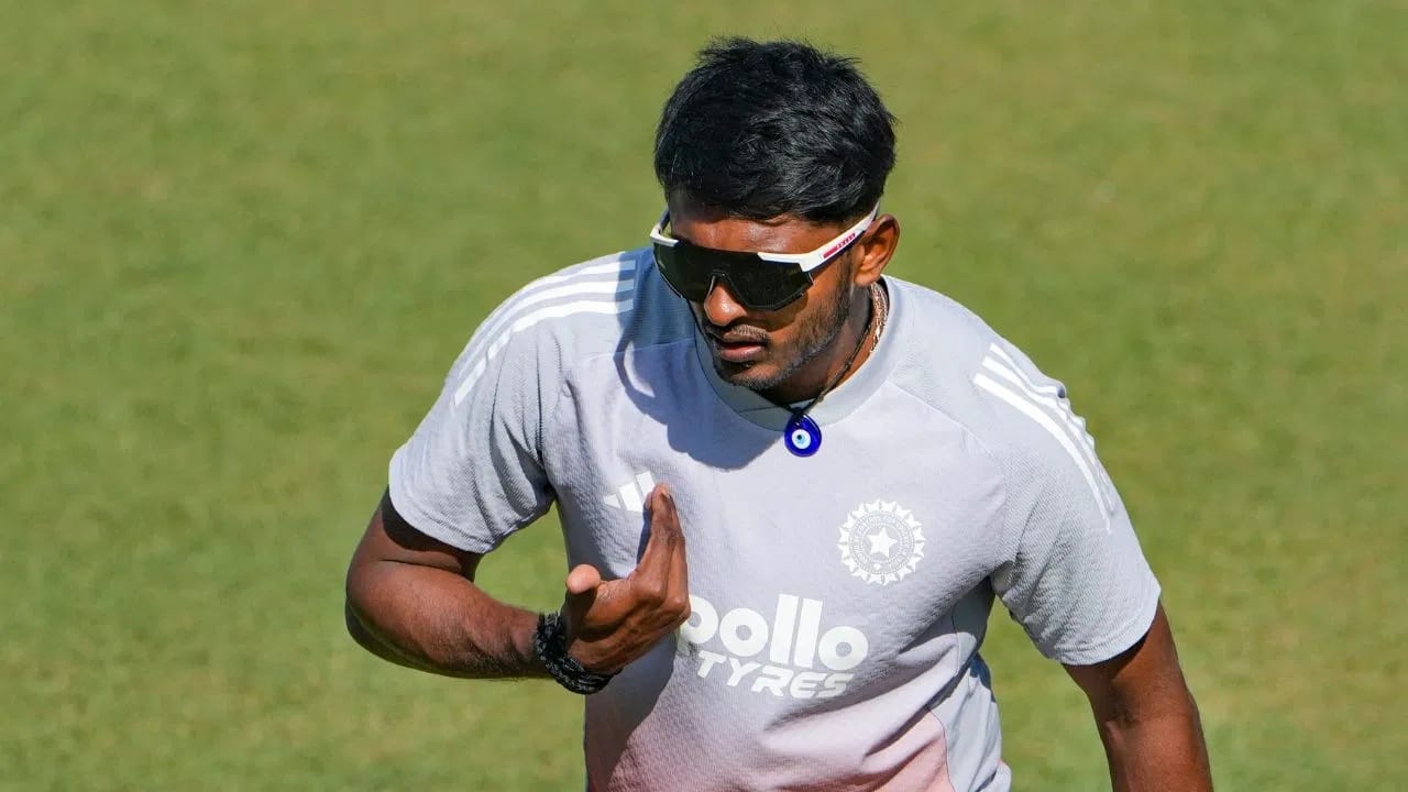 साईने विजय हजारे ट्रॉफी स्पर्धेतील त्याच्या अखेरच्या सामन्यात मध्यप्रदेश विरुद्ध अर्धशतक झळकावलं होतं. साईला या सामन्यादरम्यान धावताना बरगड्यात त्रास जाणवू लागला. साईला काही दिवसांआधी सरावादरम्यान बरगड्यात बॉल लागला होता. (Photo Credit: PTI)