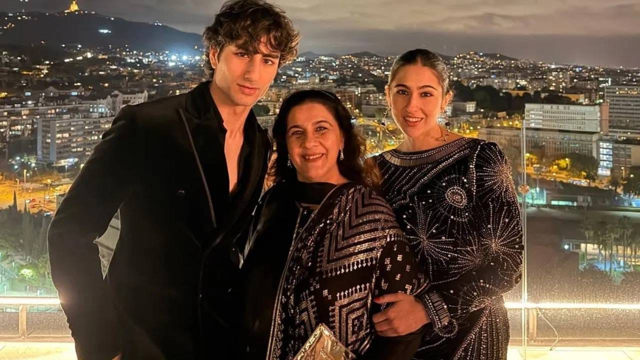 काही दिवसांपूर्वी ओरीने एक पोस्ट शेअर केली. त्यात त्याने सारा, अमृता आणि पलक यांचं नाव घेतलं होतं. लोकांनी याचा अर्थ सारा अली खान तिची आई अमृता सिंह आणि अभिनेत्री पलक तिवारीशी जोडला. व्हायरल झाल्यानंतर ओरीने ती रील हटवली. सारा अली खान अजूनपर्यंत जाहीररित्या त्या बद्दल काही बोललेली नाही. 