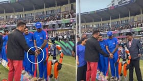 लाखोंच्या गर्दीत त्याने सलमानचा हात झटकला! Viral Video पाहिला?.