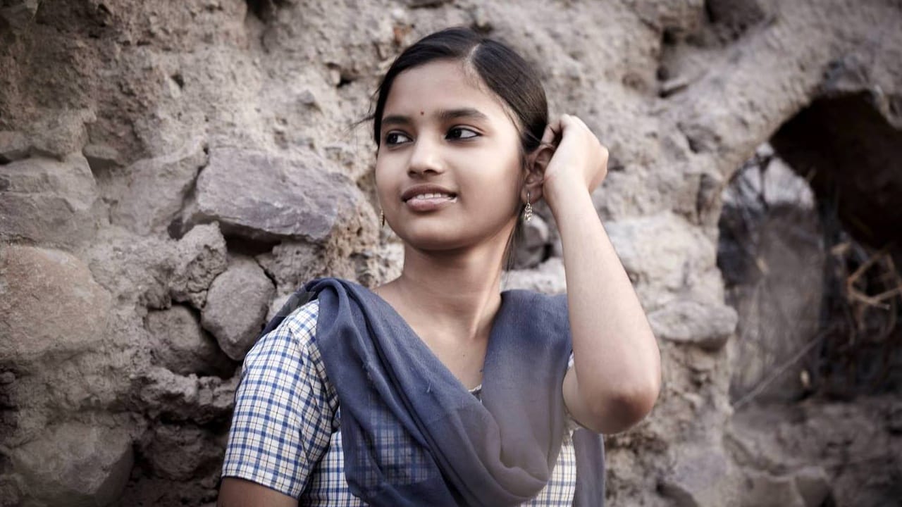 ‘शालू’ या भूमिकेमुळे प्रेक्षकांच्या मनात खास स्थान निर्माण करणारी राजेश्वरी आता अत्यंत सुंदर दिसत असून तिच्या बदललेल्या लूकने आणि स्टाइलने चाहत्यांचे लक्ष वेधून घेतले आहे.