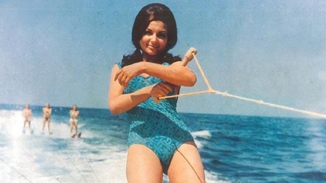 1967 मध्ये 'एन इव्हनिंग इन पॅरिस' या चित्रपटाच्या प्रमोशनसाठी त्यांनी फिल्मफेअर मॅगझिनच्या कव्हरसाठी बिकिनी फोटोशूट केलं. आजच्या काळात हे सामान्य वाटू शकतं पण 60च्या दशकात यामुळे देशभरात प्रचंड वादळ उठलं. इतकंच नाही तर संसदेपर्यंत या फोटोशूटवर चर्चा झाली होती.