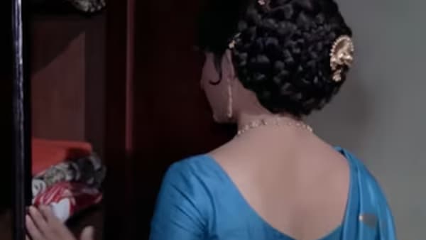 बॉलिवूड इंडस्ट्रीमध्ये अशा काही अभिनेत्री होत्या, ज्यांनी एका झटक्यात संपूर्ण इंडस्ट्रीची मानसिकता बदलून टाकली. ज्या काळात पडद्यावर अभिनेत्रींचा पदर थोडासाही सरकणं अपशकुन मानलं जायचं.