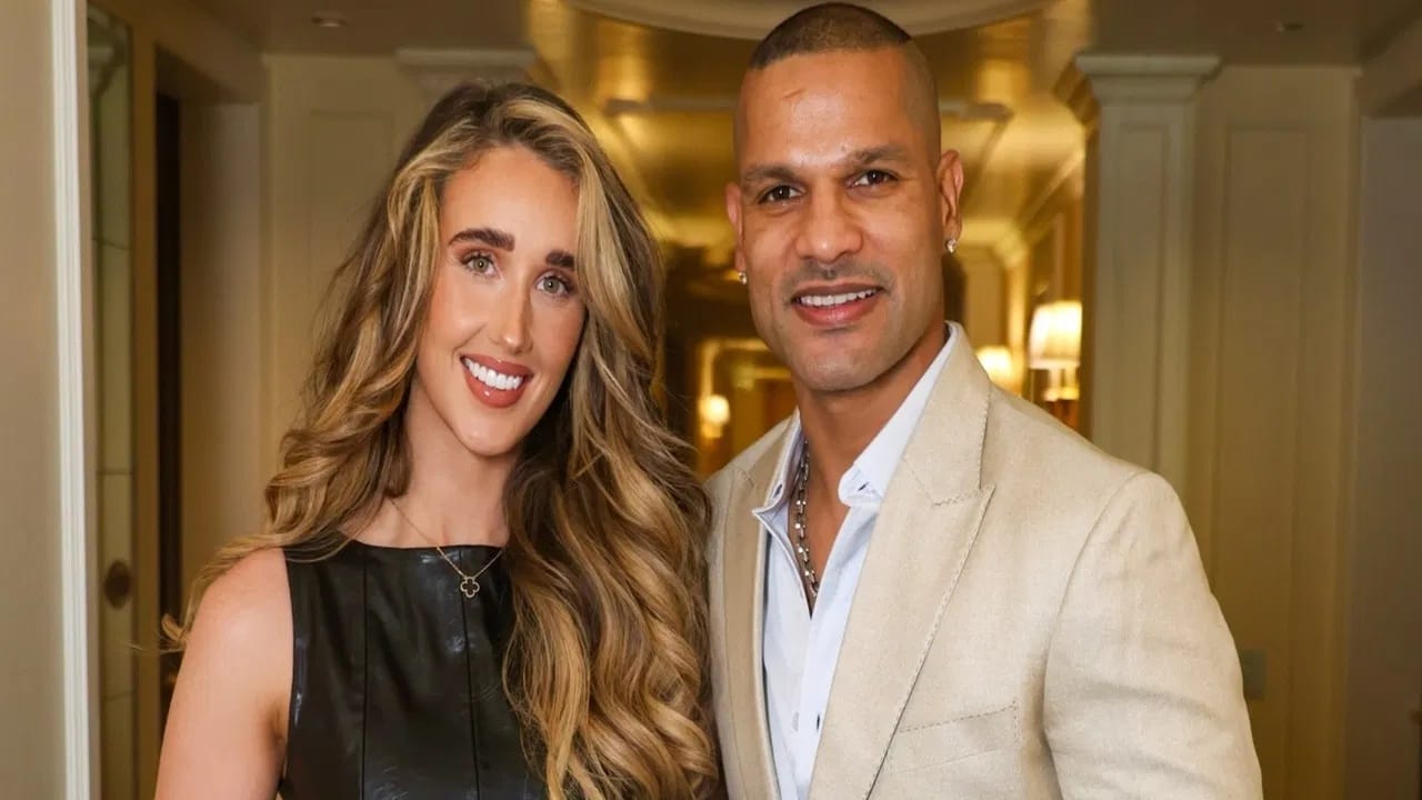 मिळालेल्या माहितीनुसार, शिखर आणि सोफी या दोघांच्या लग्नात क्रिकेट आणि बॉलिवूडमधील दिग्गज मंडळी उपस्थितीत असणार आहेत. त्यासाठी आता तयारी सुरु झाली आहे. (Photo Credit: PTI)