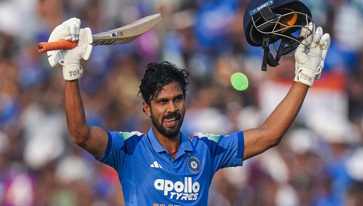 श्रेयस अय्यरच्या पुनरागमनामुळे ऋतुराज गायकवाडचं नुकसान होऊ शकते. त्याच्या गैरहजेरीत ऋतुराज गायकवाड चौथ्या क्रमांकावर फलंदाजी करत आहे. जर श्रेयस अय्यर फिट झाला तर ऋतुराज गायकवाडला प्लेइंग 11 मध्ये संधी मिळणं कठीण आहे. (Photo- PTI)