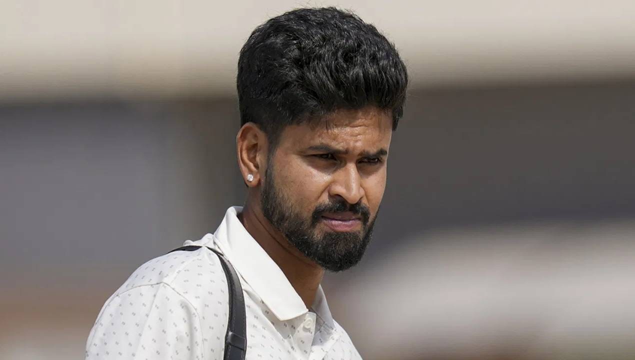 श्रेयस अय्यर 6 जानेवारीला विजय हजारे ट्रॉफीत खेळणार असल्याने त्याचा न्यूझीलंडविरुद्धच्या मालिकेचा मार्ग मोकळा दिसत आहे. न्यूझीलंडविरूद्ध वनडे मालिकेत त्याची निवड होऊ शकते. त्याला सब्जेक्ट टू फिटनेस अंतर्गत सहभागी केलं जाऊ शकतं. 6 जानेवारी फिटनेस टेस्ट पास केलं तर त्याला संधी मिळू शकते. (Photo- PTI)