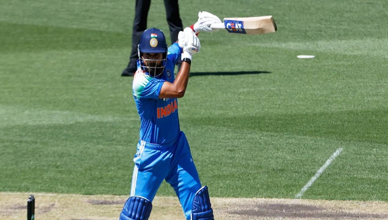 श्रेयस अय्यर विजय हजारे ट्रॉफीत मुंबईसाठी पुढचा सामना खेळणार आहे. त्याला या सामन्यात खेळण्यासाठी बीसीसीआयकडून परवानगी मिळाली आहे. बीसीसीआयच्या सेंटर ऑफ एक्सीलन्समध्ये अय्यर 10 दिवस होता. त्यात त्याने सर्व टेस्ट पास केल्या आहेत. (Photo- PTI)