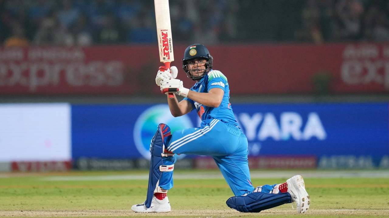 शुबमन गिलने एकदिवसीय क्रिकेटमध्ये 60 डावांमध्ये 56.34 च्या प्रभावी सरासरीने 2930 धावा केल्या आहेत. त्याने त्याच्या शेवटच्या दोन्ही डावांमध्ये प्रत्येकी 56 धावा केल्या आहेत. (PHOTO: BCCI Twitter)  