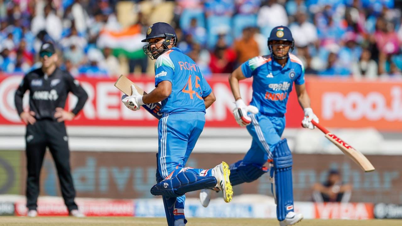 तिसऱ्या आणि शेवटच्या सामन्यात शुबमन गिलने 70 धावा करताच एक विक्रम नावावर करणार आहे. विराट कोहली आणि शिखर धवन यांना मागे टाकू शकतो. सध्या शुबमन गिलला सूर गवसल्याचं दिसत आहे. (PHOTO: BCCI Twitter) 