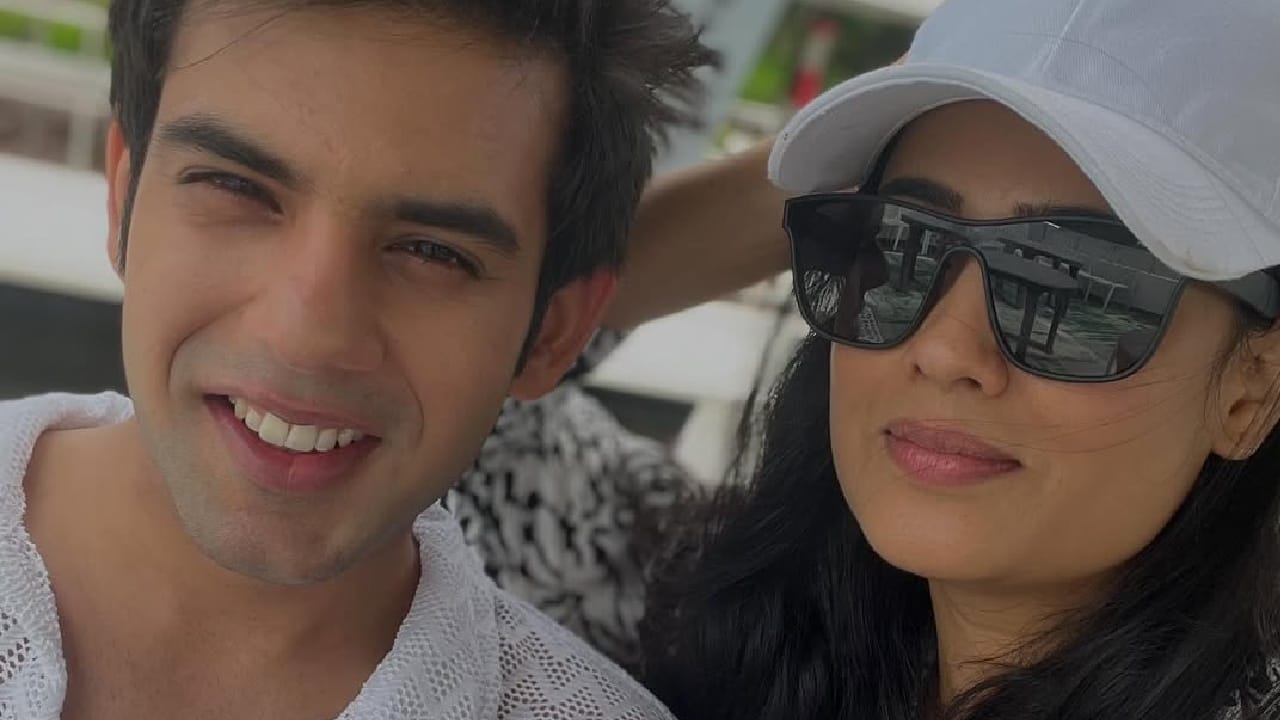 सोशल मीडियावर या दोघांच्या नात्याबाबत अनेक प्रश्न उपस्थित केले जात होते. मात्र, या सर्व प्रश्नांची उत्तरं स्वत: श्वेता तिवारीने दिली आहेत. वरुण कस्तुरियाच्या वाढदिवसानिमित्त श्वेता तिवारीने फोटो शेअर करत त्याला खास शुभेच्छा दिल्या. या फोटोंसोबत दिलेल्या कॅप्शनमधूनच श्वेताने दोघांमधील नातं स्पष्ट केलं आहे.