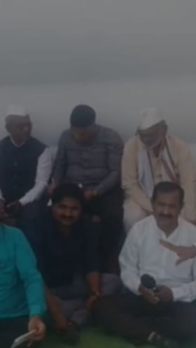 रेल्वेसाठी सिन्नरकर आक्रमक; तहसीलवर धरणे आंदोलन.