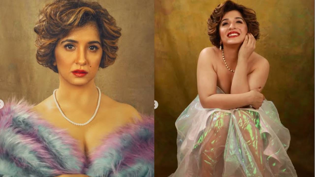 स्नेहलताने हिंदी मालिकांमध्येही काम केले आहे. तिने 'पुण्यश्लोक अहिल्याबाई होळकर' या हिंदी वाहिनीवरील मालिकेत देखील काम केले. तिची या मालिकेतील भूमिका नकारात्मक होती. पण प्रेक्षकांच्या विशेष पसंतीला उतरली होती.