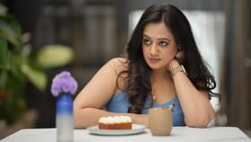 गिरिजा ओकनंतर निळ्या ड्रेसमध्ये या अभिनेत्रीचं खुललं सौंदर्य, फोटो.....