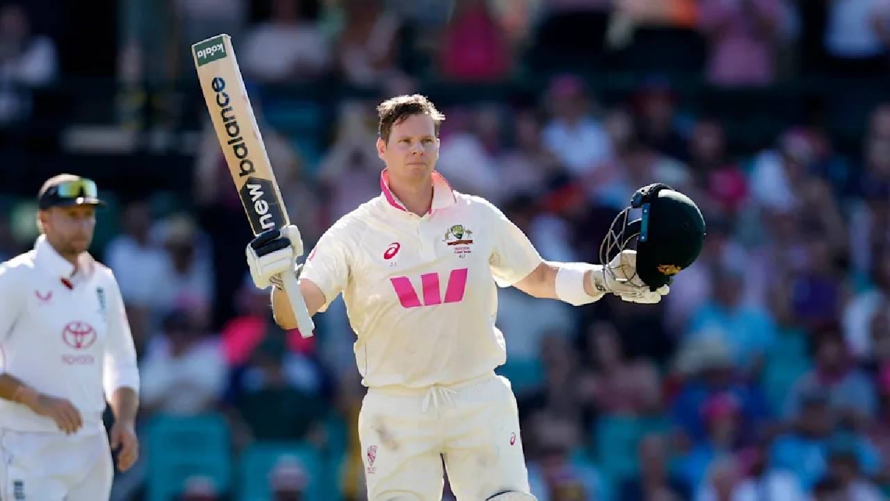 स्टीव्ह स्मिथने आता जॅक हॉब्सला मागे टाकत एशेजमध्ये 73 डावांमध्ये 3660* धावा केल्या आहेत. एशेज कसोटी मालिकेत दुसऱ्या क्रमांकाचा सर्वाधिक धावा करणारा फलंदाज बनला आहे.डॉन ब्रॅडमन (5028) नंतर एशेज मालिकेत सर्वाधिक धावा करणारा फलंदाज बनला. (Photo- ICC Twitter)