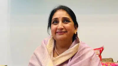 सर्वात मोठी बातमी! सुनेत्रा पवार यांना या महत्त्वाच्या खात्यापासून डावललं, कोणती खाती मिळाली?