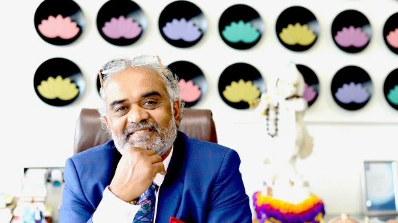 सावजी ढोलकिया केवळ त्यांच्या संपत्तीसाठीच नाही, तर त्यांच्या उदारतेसाठी जगभर ओळखले जातात. दिवाळी बोनस म्हणून आपल्या कर्मचाऱ्यांना कार, घरे आणि मुदत ठेवी (FD) भेट देण्याची त्यांची परंपरा आहे. कर्मचाऱ्यांप्रती असलेल्या या संवेदनशीलतेमुळेच त्यांना एक आदर्श उद्योजक मानले जाते.