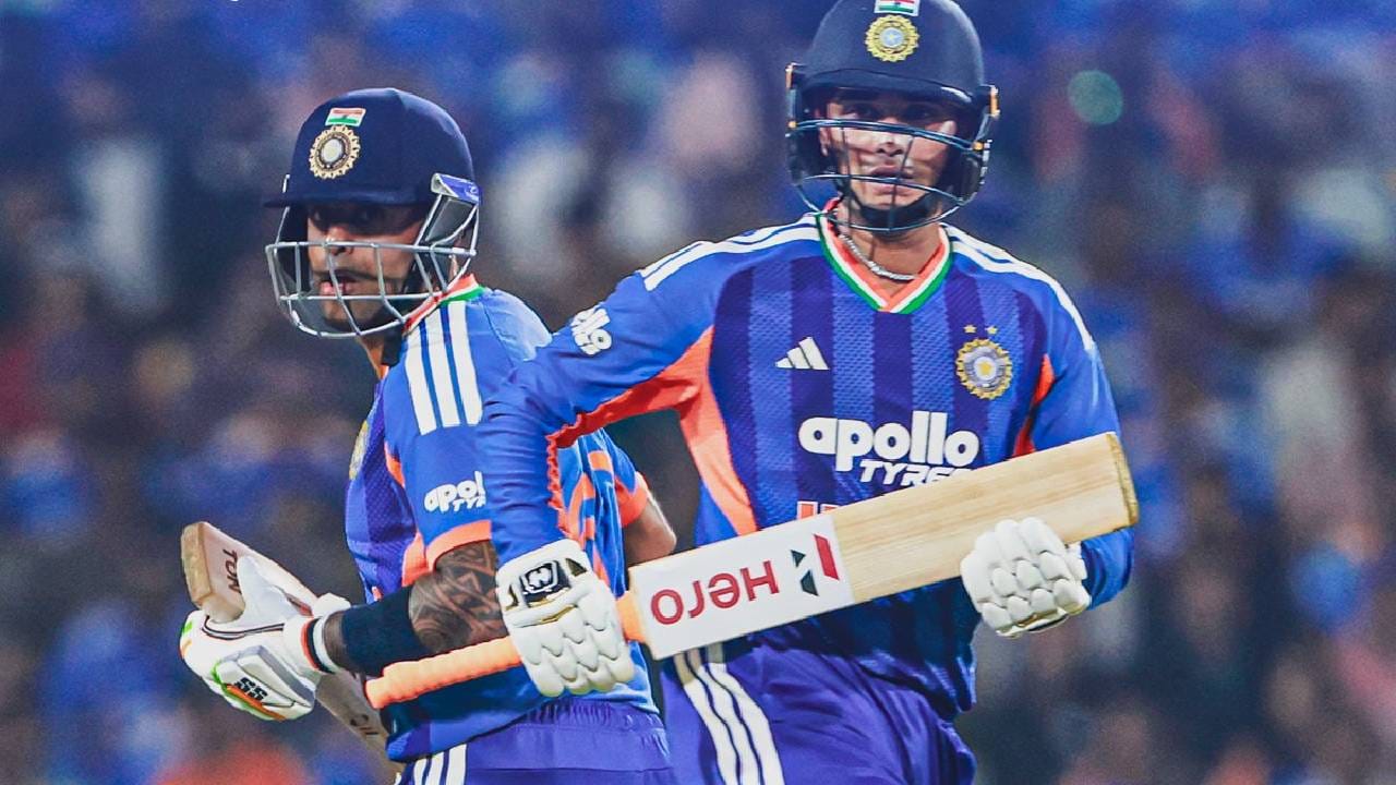 भारताने न्यूझीलंडविरुद्धची पाच सामन्याची टी20 मालिका 3-1 ने जिंकली आहे. चौथ्या सामन्यात भारताचा 50 धावांनी पराभव झाला होता. त्यामुळे पाचव्या सामन्यात कमबॅकसाठी टीम इंडियाला प्रयत्न करावा लागणार आहे. (Photo- BCCI Twitter)