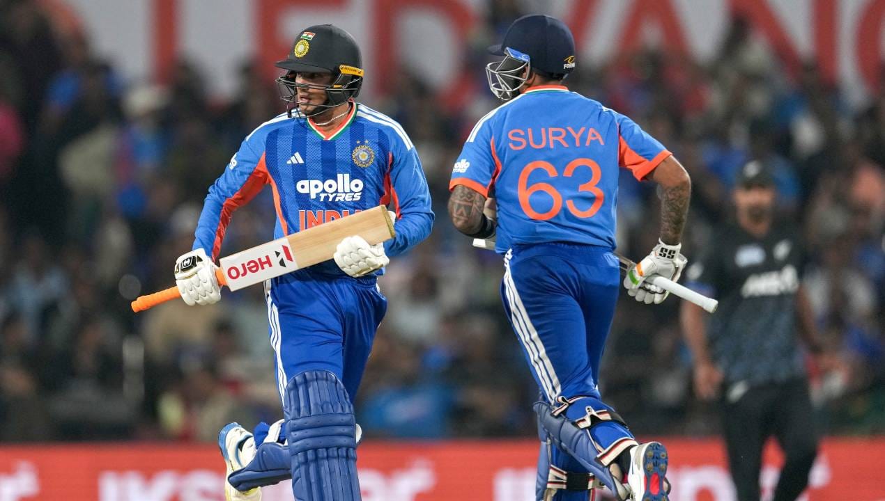 सूर्यकुमार यादवला टी20 मालिकेतील पहिल्या टी20 सामन्यात सूर गवसल्याचं दिसत आहे. अर्धशतक ठोकू शकला नाही. पण 22 चेंडूत 4 चौाकार आणि 1 षटकार मारत 32 धावा केल्या. (Photo- BCCI Twitter)