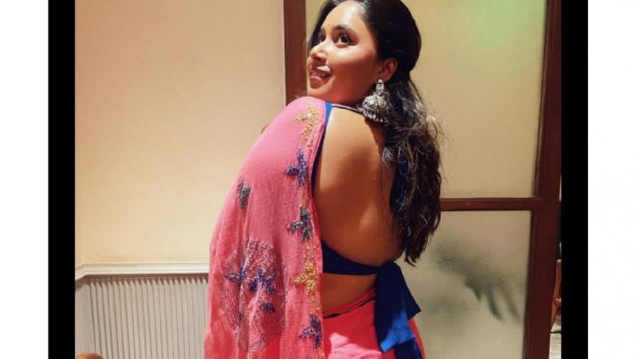  मराठी इंडस्ट्रीतील तेजस्विनी पंडित, अभिज्ञा भावे, प्राजक्ता माळी, रेश्मा शिंदे, मृणाल दुसानीस यांसारख्या अनेक लोकप्रिय अभिनेत्रींनी अभिनयासोबतच उद्योजकतेच्या क्षेत्रात यशस्वी पावलं टाकली आहेत.