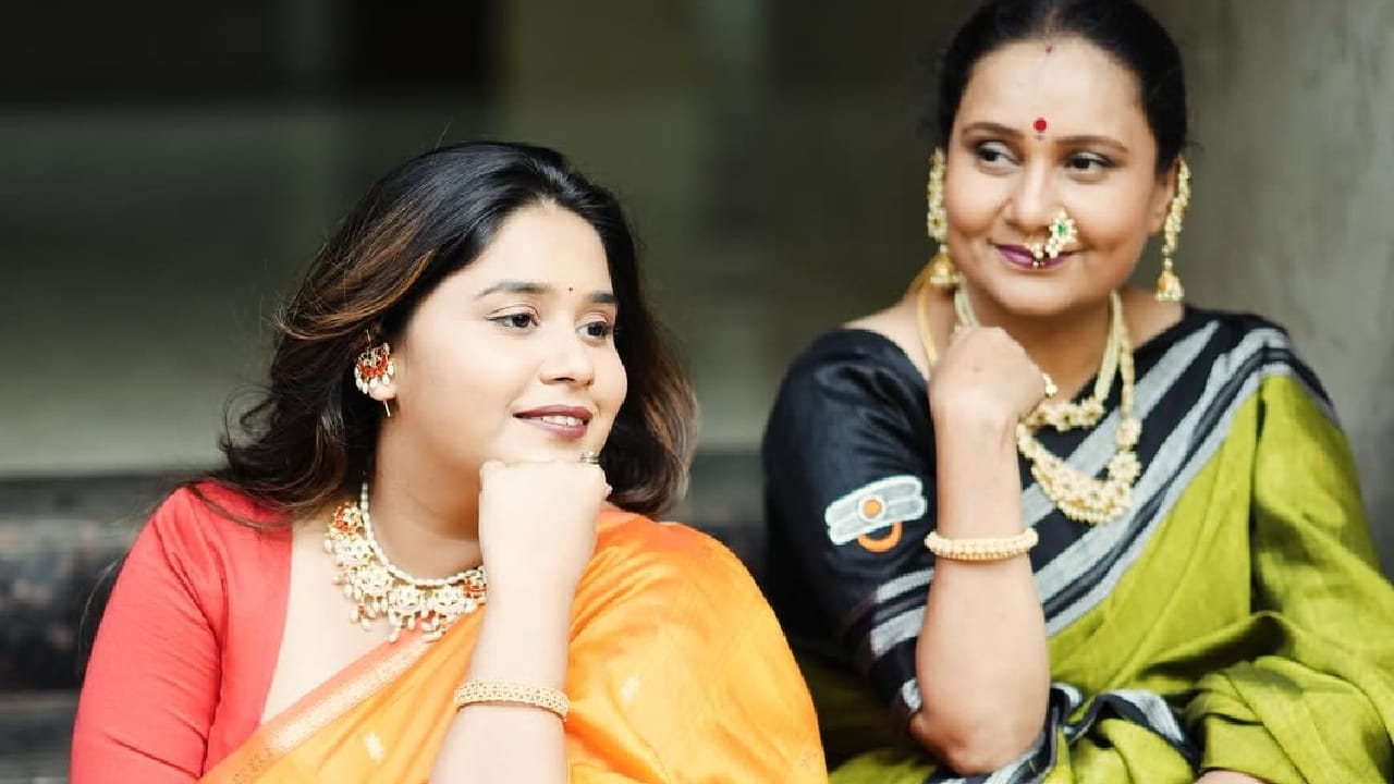 वडील लक्ष्मीकांत बेर्डे यांच्या नावातील ‘कांत’ आणि आई प्रिया बेर्डे यांच्या नावातील ‘प्रिया’ हे दोन्ही शब्द एकत्र करून तिने आपल्या ब्रँडला हे अनोखं आणि अर्थपूर्ण नाव दिलं आहे.