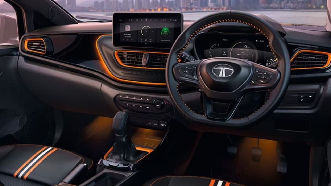 यामध्ये हे मॉडेल डिझेल, पेट्रोल आणि CNG मध्ये उपलब्ध आहे. ही कार तीन प्रकारांमध्ये येते. ज्यामध्ये 1.2 लीटर रेव्होट्रॉन पेट्रोल इंजिन, 1.2 लीटर आयसीएनजी इंजिन आणि 1.5 लीटर रेव्होटोर्क डिझेल इंजिन.