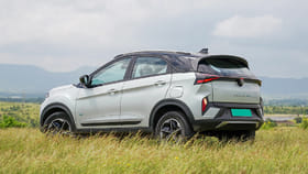 Tata Nexon.ev चे दोन खास रंग पर्याय एकदा बघाच.