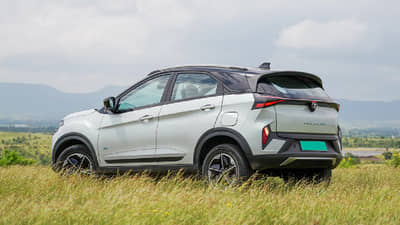 Tata Nexon.ev दोन नवीन आकर्षक रंग पर्यायांसह खास बनली, जाणून घ्या