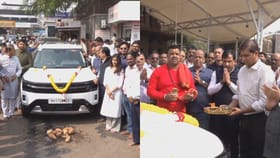 टाटाची नवीन कार शिर्डीत, पण विकत घेण्यापूर्वी केली दान; नेमकं काय घडलं.